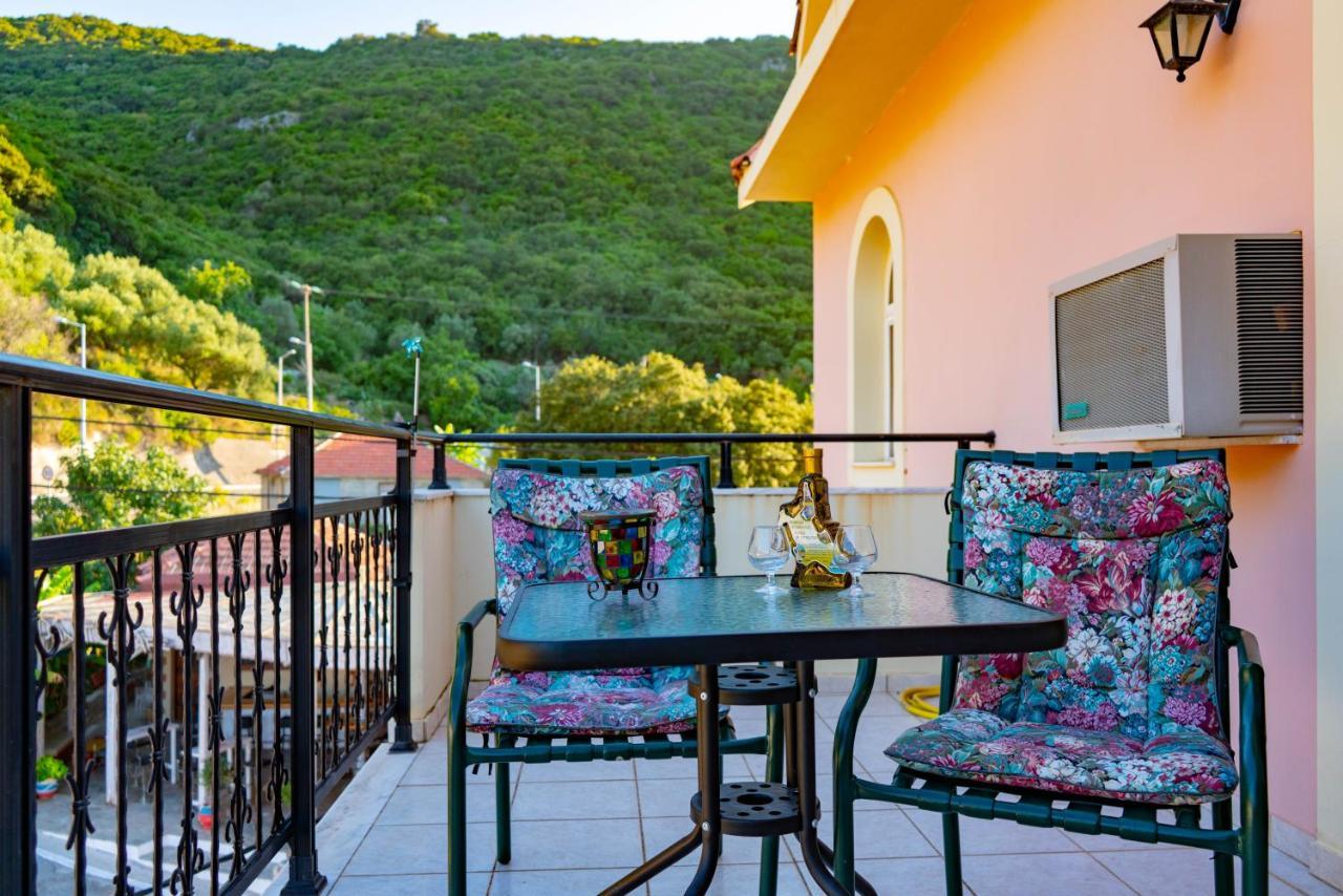 Valsamis Villa Apartments Poros  Bagian luar foto